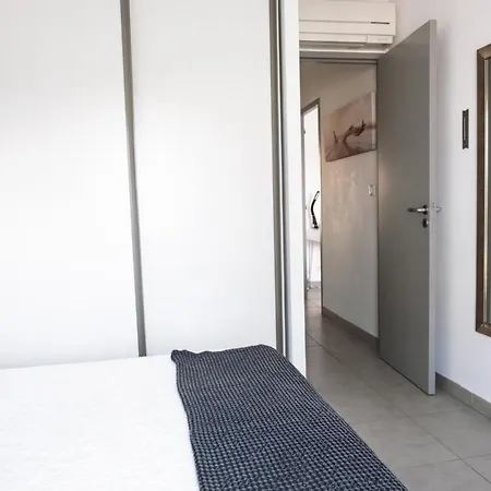 Beautiful T3 With Balcony Near Downtown דירה סן-מקסים